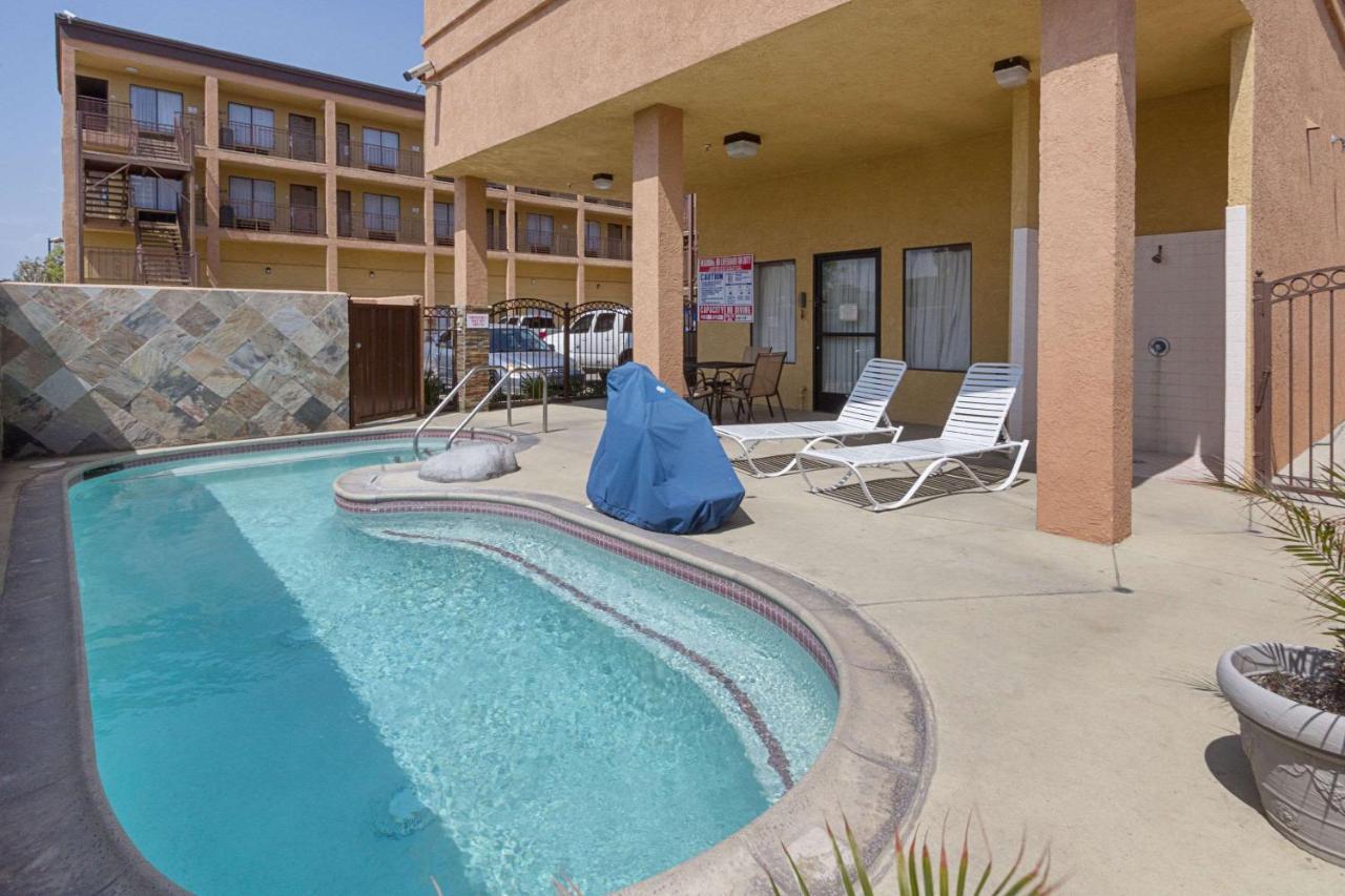 Quality Inn & Suites Huntington Beach Eksteriør billede
