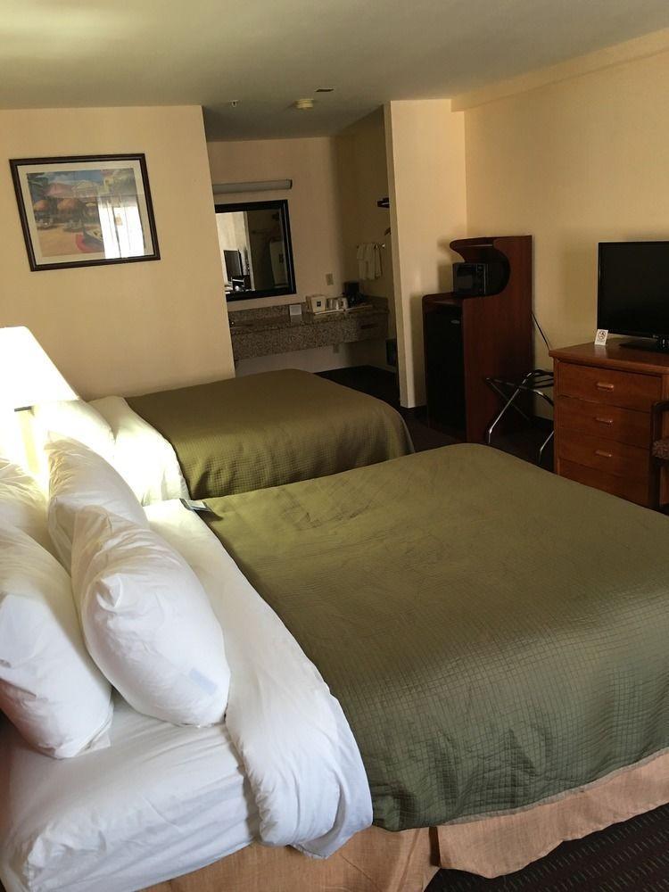 Quality Inn & Suites Huntington Beach Eksteriør billede